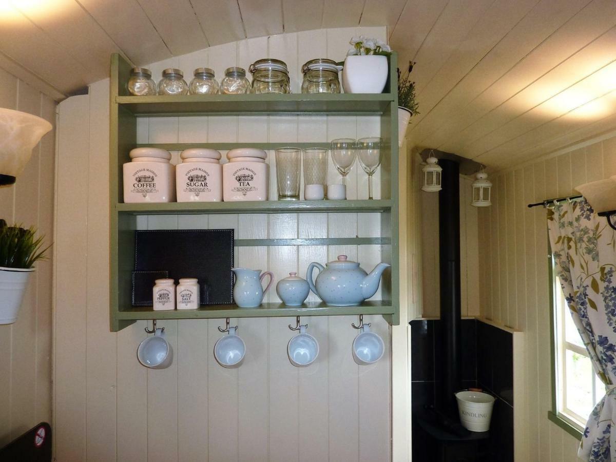 The Buteland Stop Rosie Off Grid Shepherds Hut Bellingham Exteriör bild