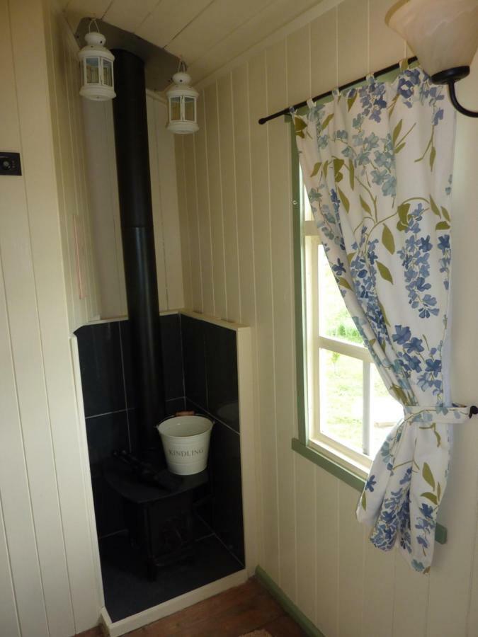 The Buteland Stop Rosie Off Grid Shepherds Hut Bellingham Exteriör bild