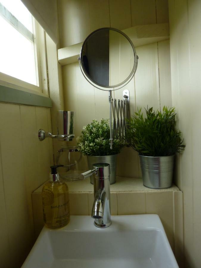 The Buteland Stop Rosie Off Grid Shepherds Hut Bellingham Exteriör bild